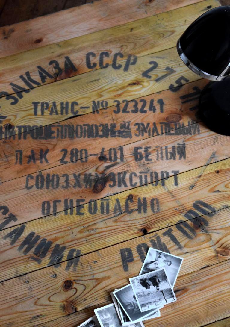 Alte Rollpalette, bedruckt mit alten Beschriftungen