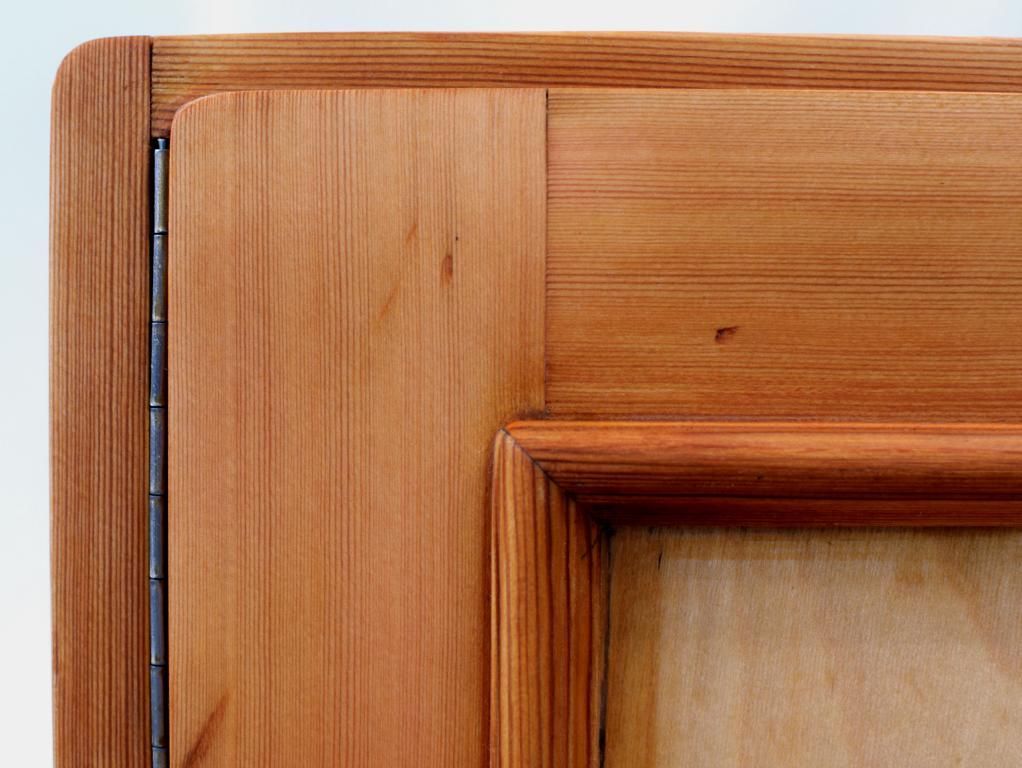 gerundete Ecken an einem alten Medizinschrank