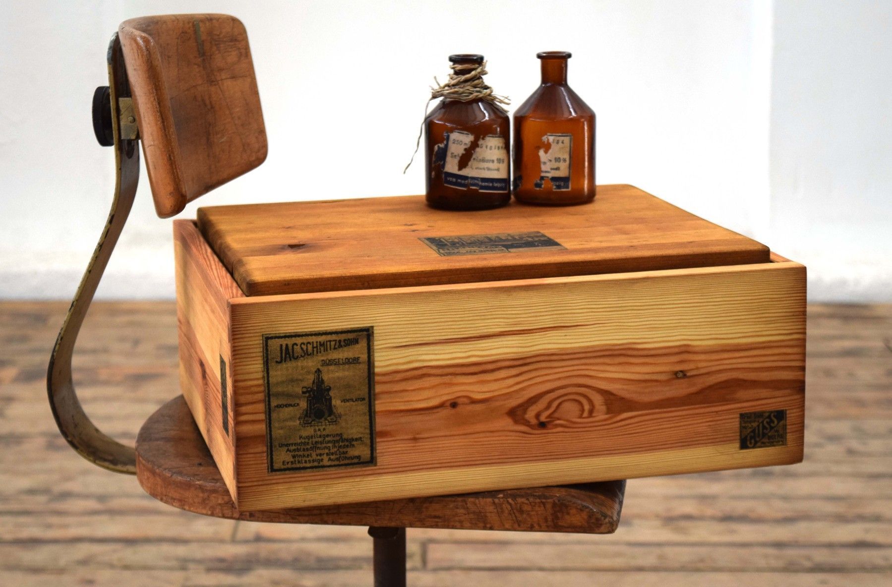 Kiste mit Deckel Truhe Antik Reklame Holz Alt Fabrik Design Vintage Shabby Loft