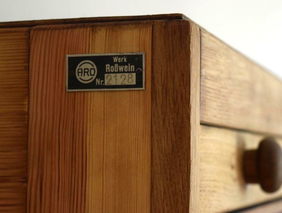 Rollladenschrank mit Markung vom Hersteller