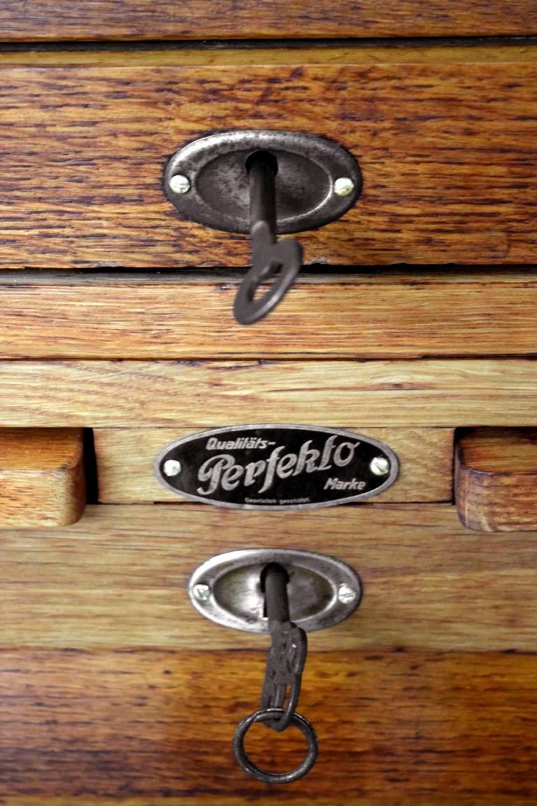 Rollladenschrank mit Markung vom Hersteller Perfekto