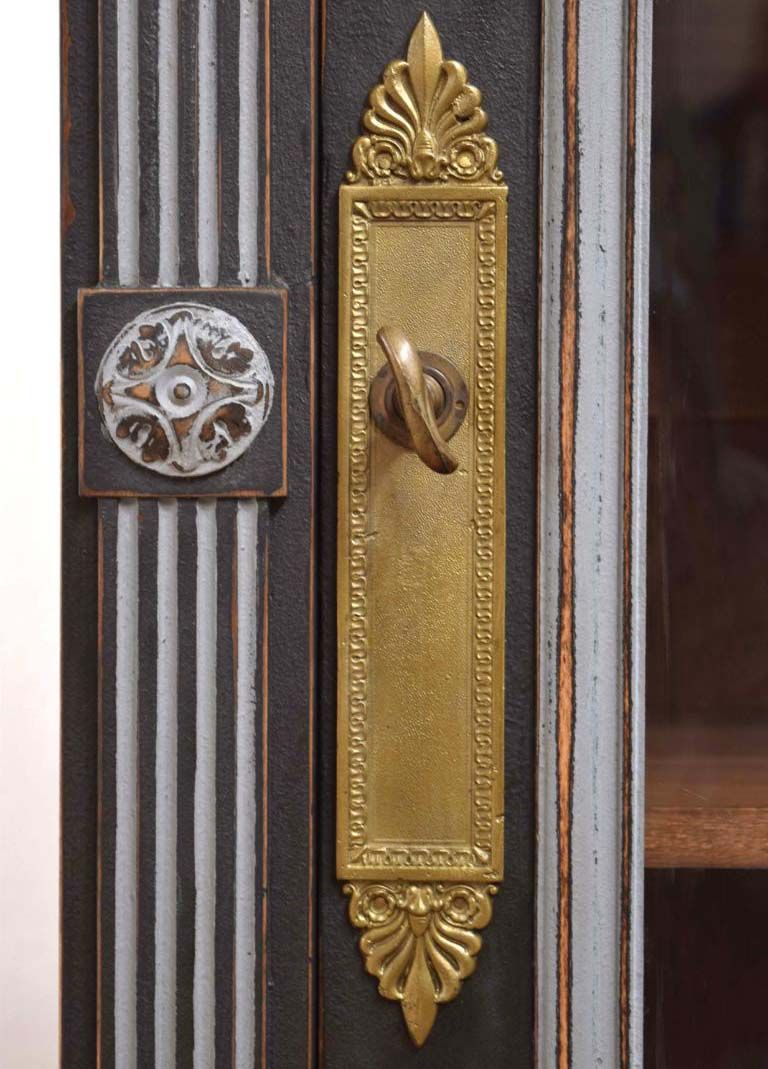 reich verzierter Möbelgriff aus Mesing (um 1900)