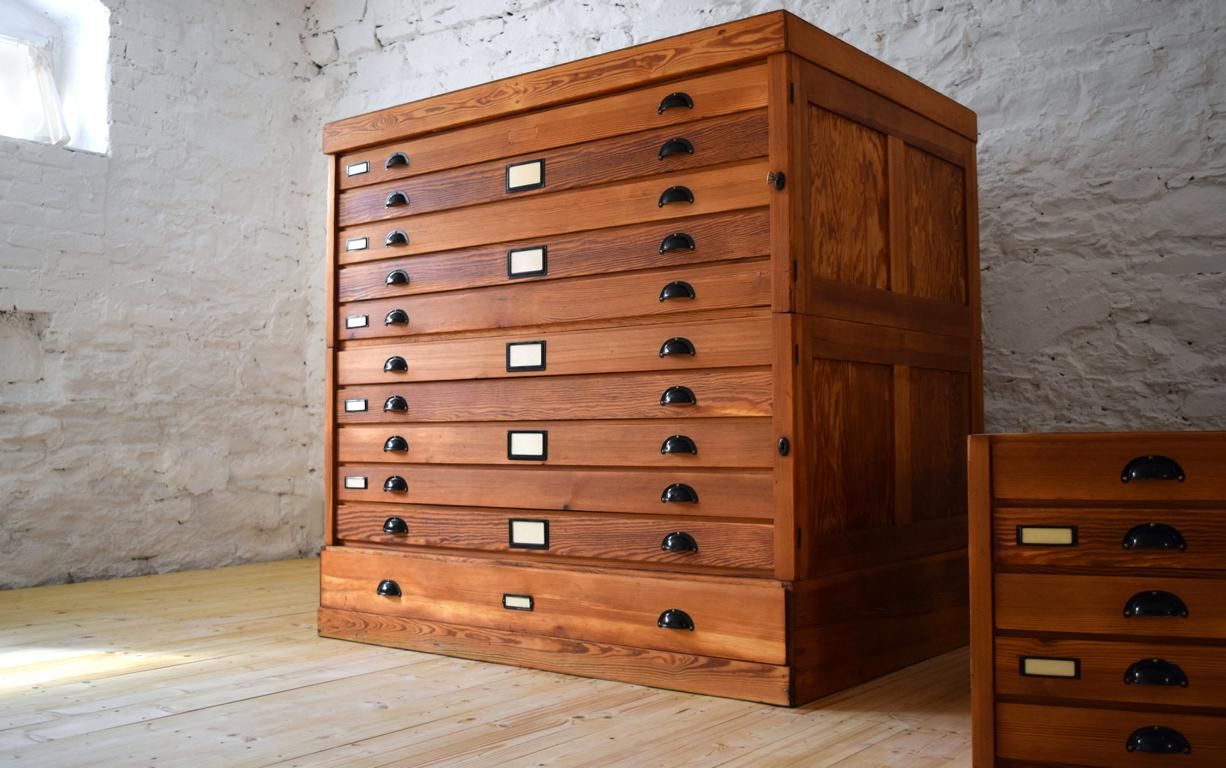 Großer historischer Grafikschrank aus Holz Antik Alt