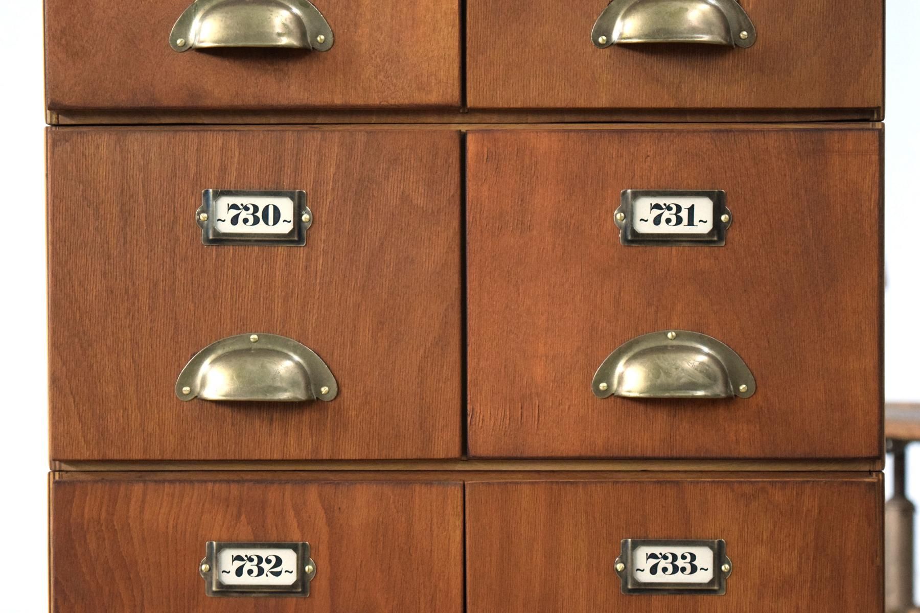 Frontansicht antiker Schubladen