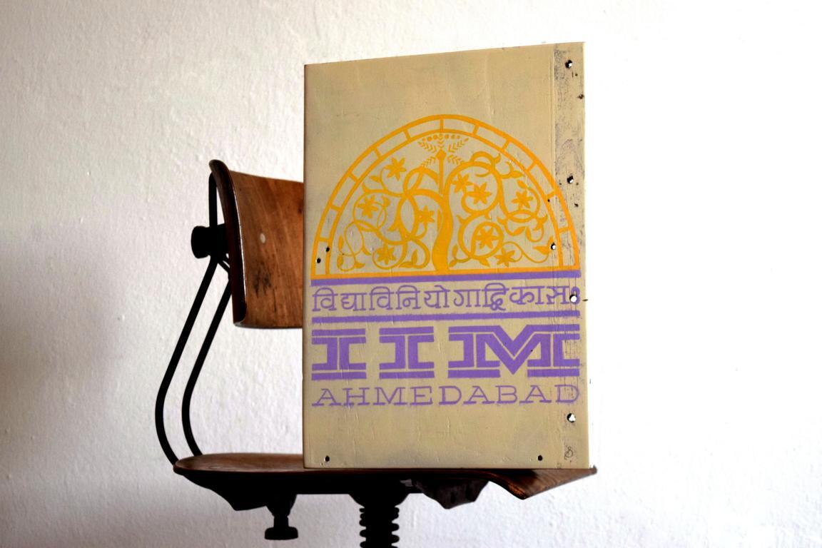 Schild handgemalt Indian Institute of Management Ahmedabad 41 x 30cm Schule Indien