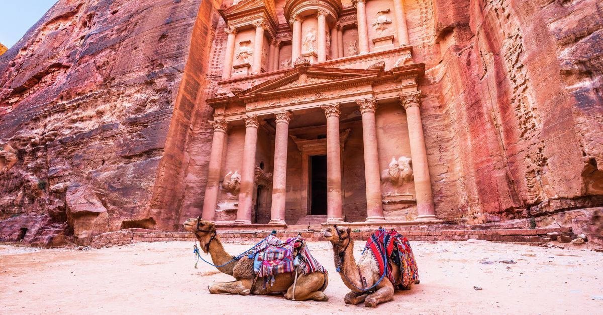 Desde las playas de Tel Aviv hasta Petra, este paquete te llevará por los lugares más sagrados y sorprendentes de Israel y Jordania. Descubre las antiguas ruinas, los paisajes impresionantes y las experiencias espirituales que te esperan en este inolvidable viaje.