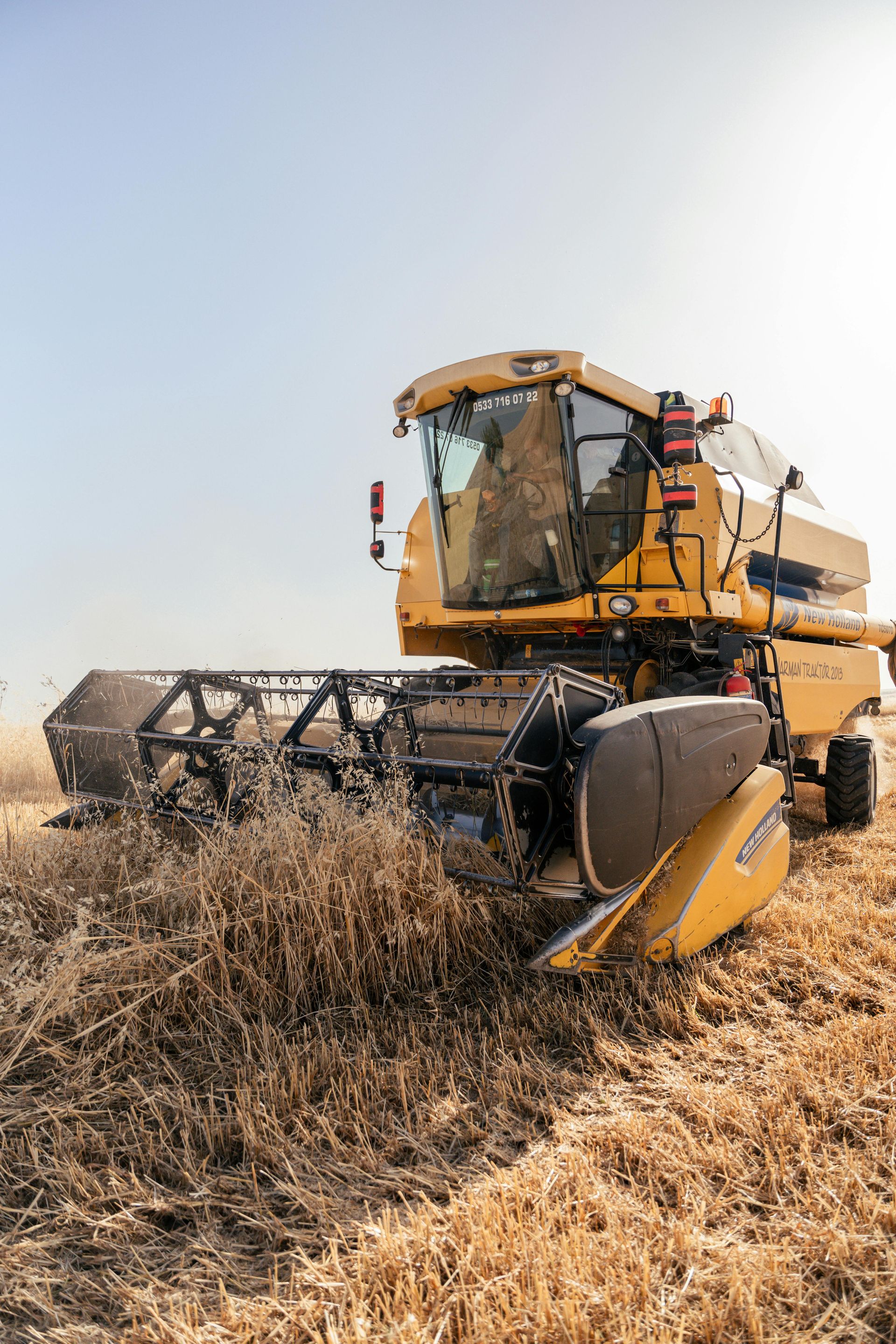 La mietitrebbia, conosciuta anche come mietitrebbiatrice, è un macchinario agricolo che, in base all