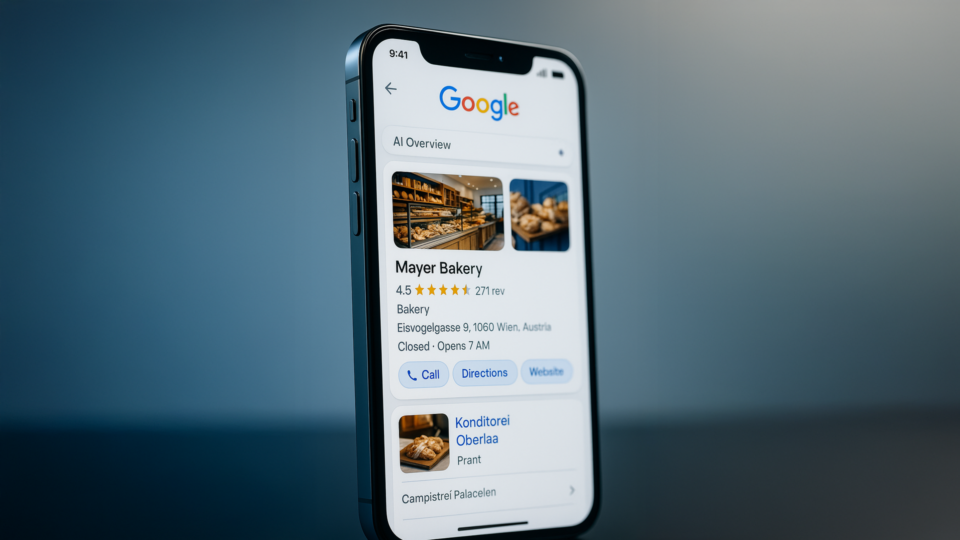 Ein Smartphone zeigt Google-Suchergebnisse für eine Bäckerei mit Fotos und Bewertungen an.