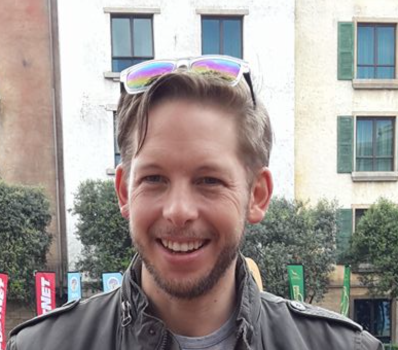 Nick Jackson is 'n ervare Digitale Bemarkingsprodusent en Projekbestuurder van Johannesburg met 16 jaar se ondervinding om met van Afrika se grootste handelsmerke en NRO's te werk. As 'n passievolle voorstander van gesondheidsbillikheid, gebruik Nick sy kundigheid om transformerende inisiatiewe te lei wat maatskaplike ongelykhede aanspreek en inklusiwiteit bevorder.