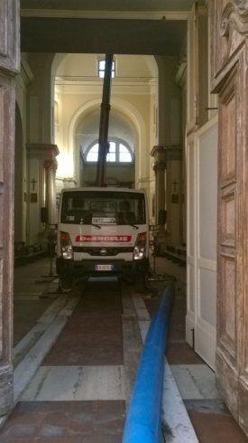 Piattaforma aerea autocarrata per lavori edili