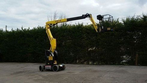 Piattaforma semovente girevole