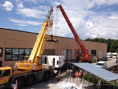 Parco mezzi con autogrù