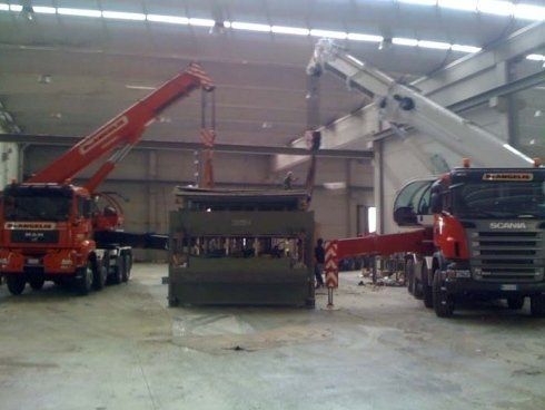 Movimentazione industriale con autogrù