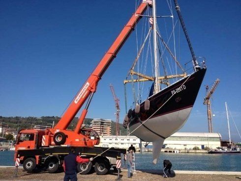 Trasporto e spostamento imbarcazioni con autogrù