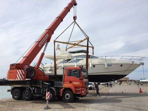 Autogrù con operatore