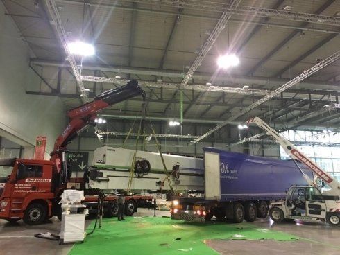 Capannone industriale con autogrù