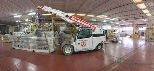 Spazio industriale con gru semovente elettrica