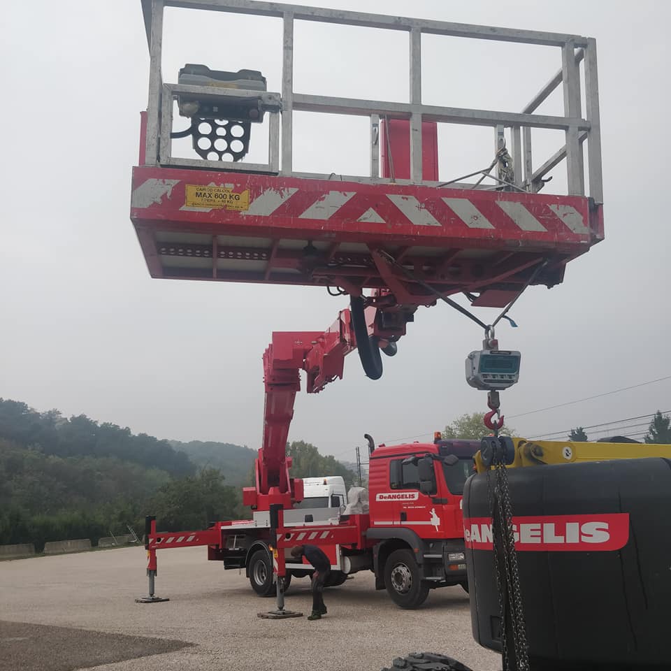 gru con braccio elettrico