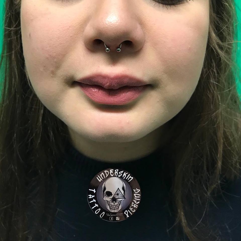 Ragazza con piercing 