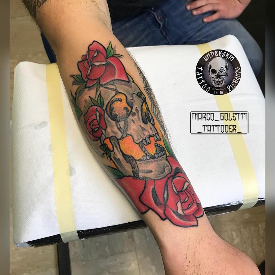 Tatuaggio colorato su braccio