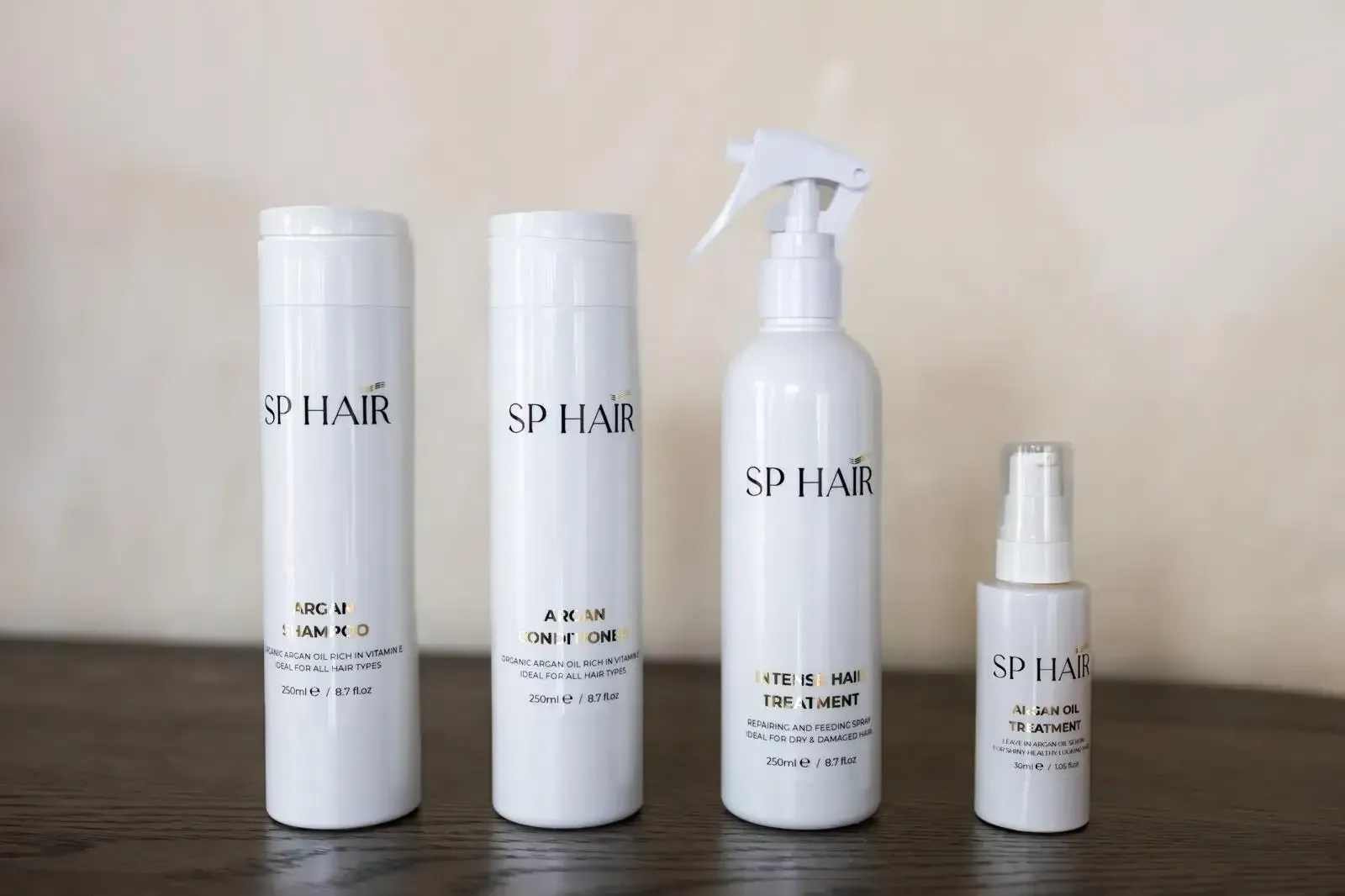 Verzorgingsproducten voor hair extensions met argan olie en shampoo
