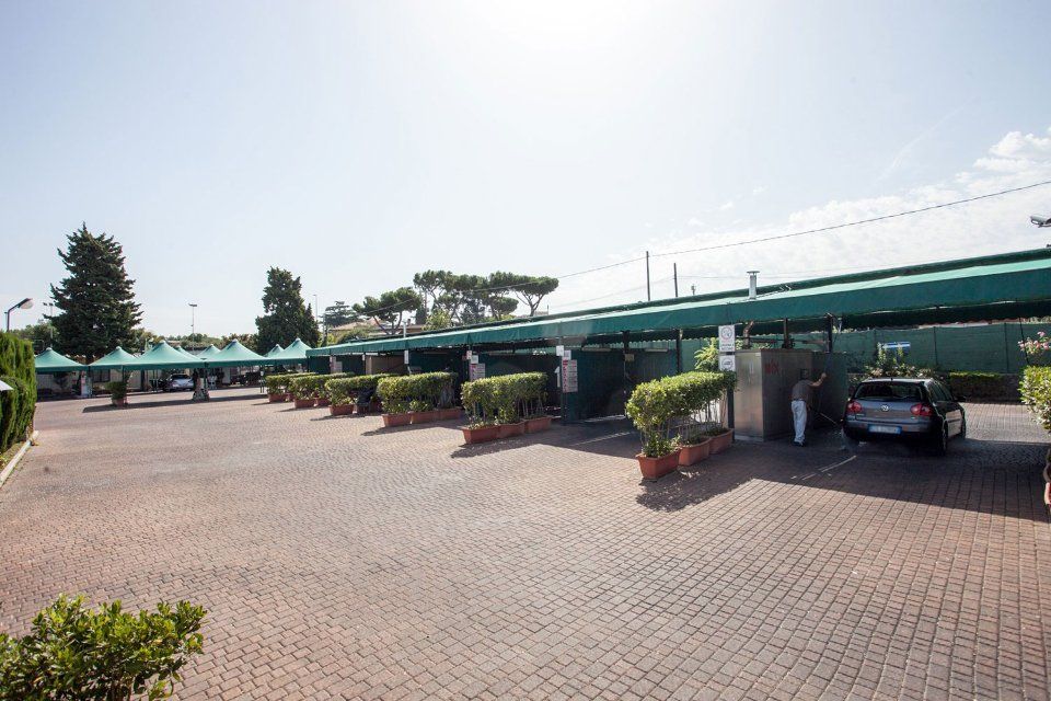 esterni sede per lavaggio auto