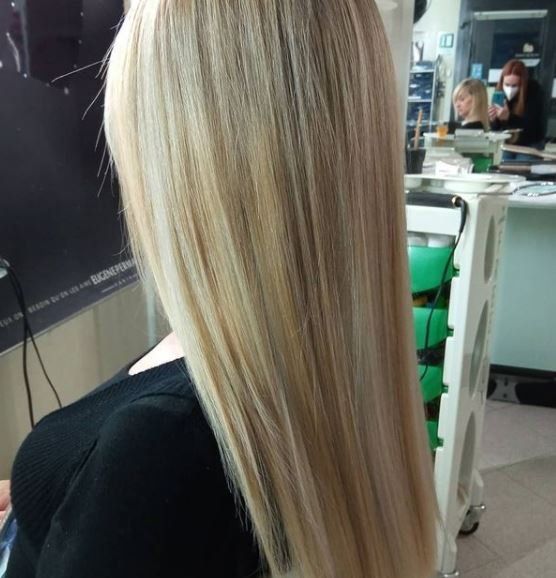 tinta bionda parrucchiera donna