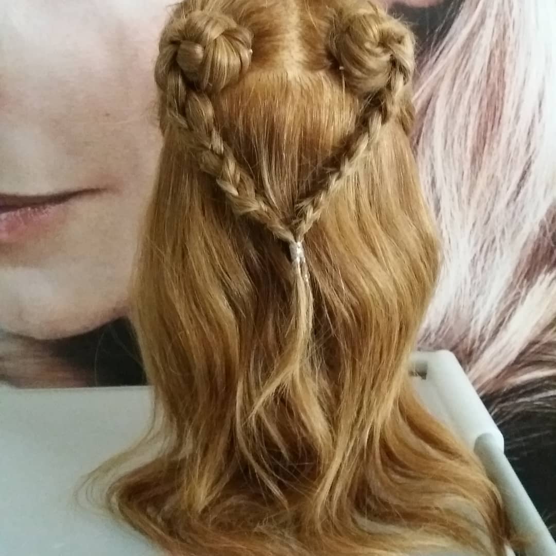 Acconciatura con treccine intrecciate e trucco sposa