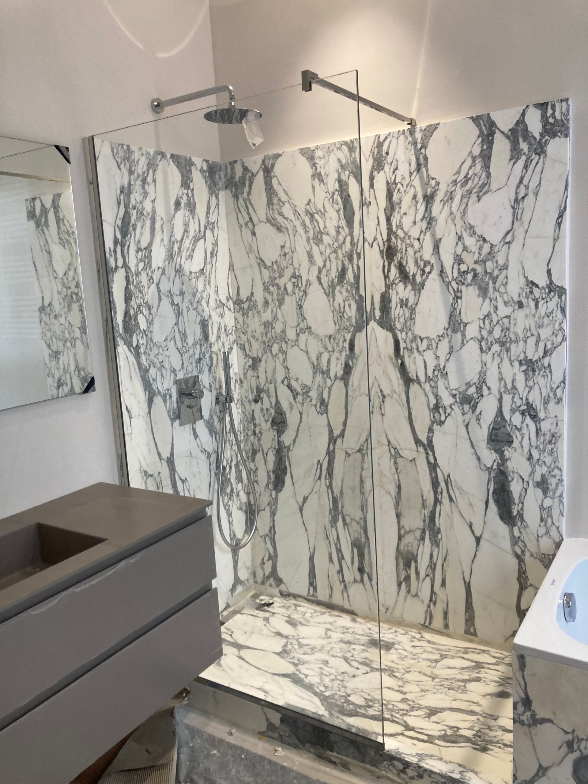 realizzazione box doccia in vetro