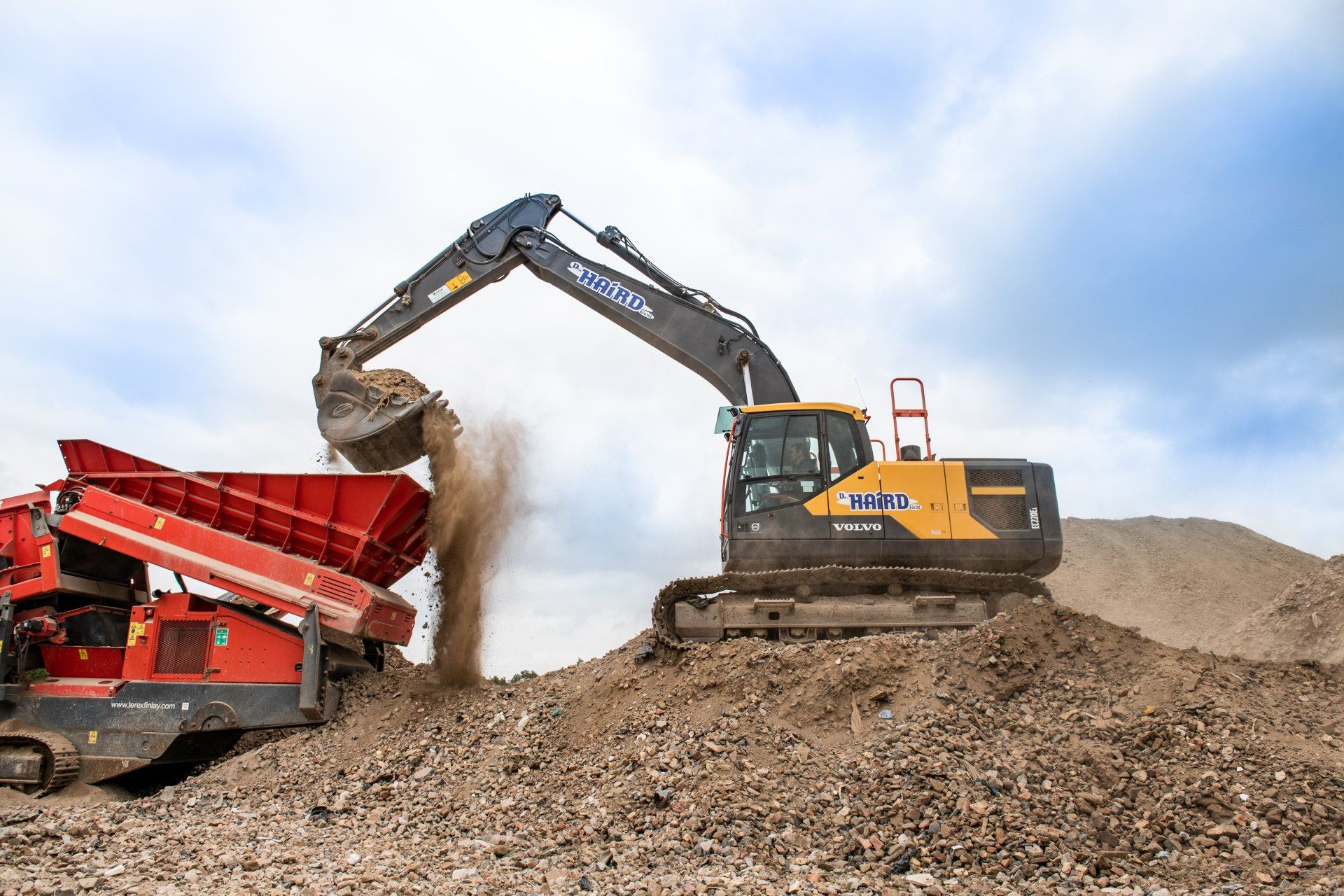 aggregate plant machinery on site