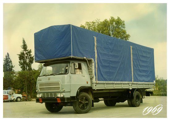autocarro con copertura tecnica