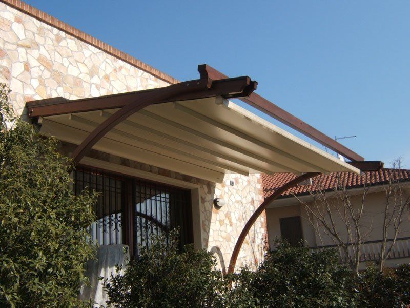 tettoia fissa in legno