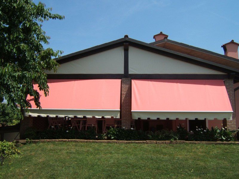 villetta con tendaggi oscuranti