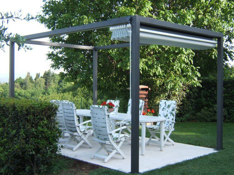 struttura in ferro con copertura movibile