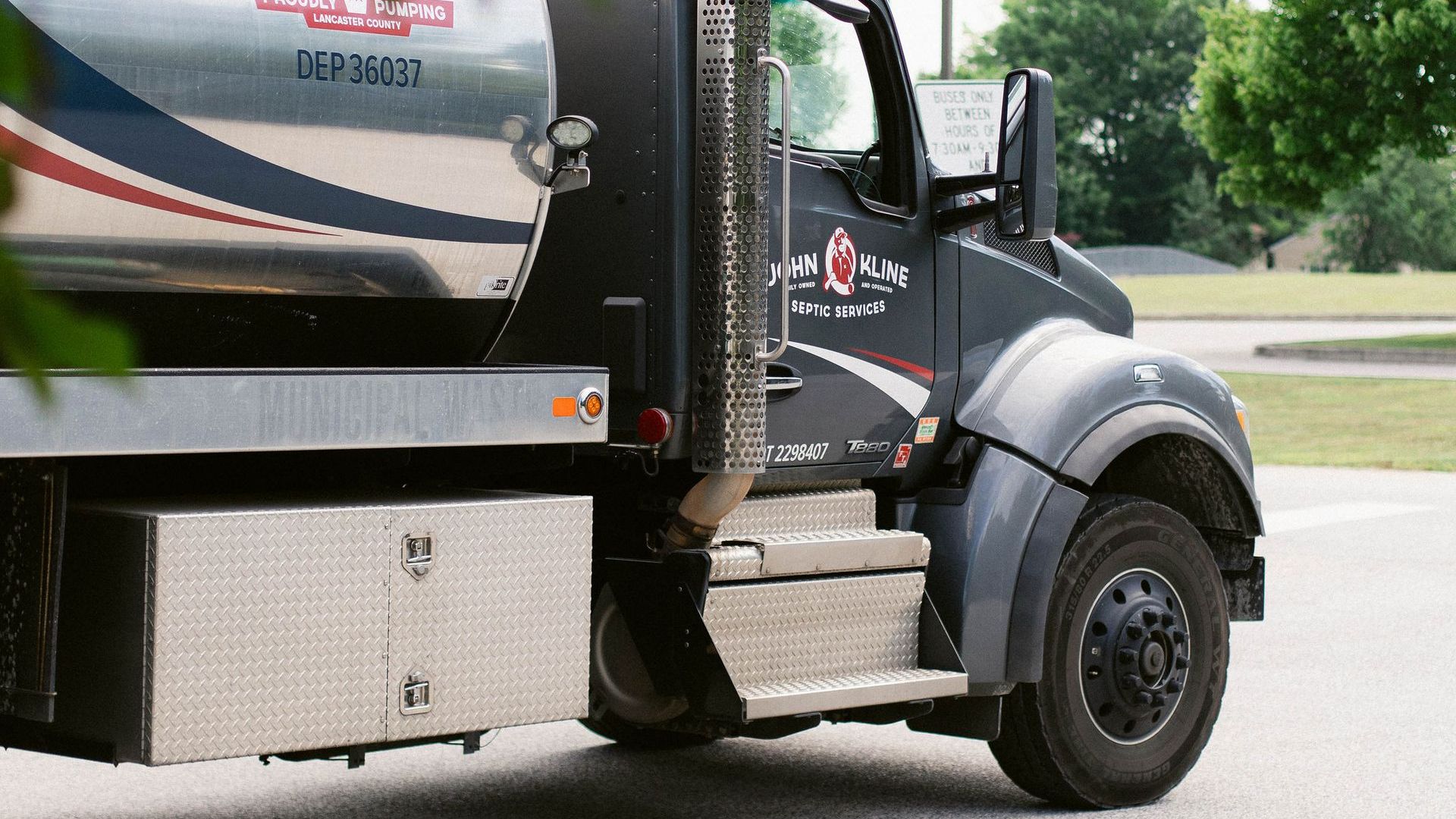 septic tank cleaning pump truck