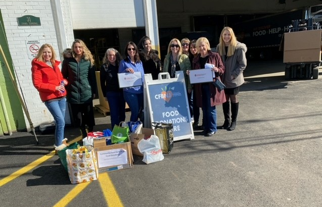 16 women NJ IFMA members participated in a volunteer event at the Community Food Bank of NJ in Hills