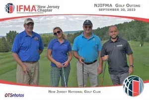 A group of people are posing for a picture on a golf course