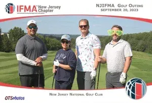 A group of people are posing for a picture on a golf course