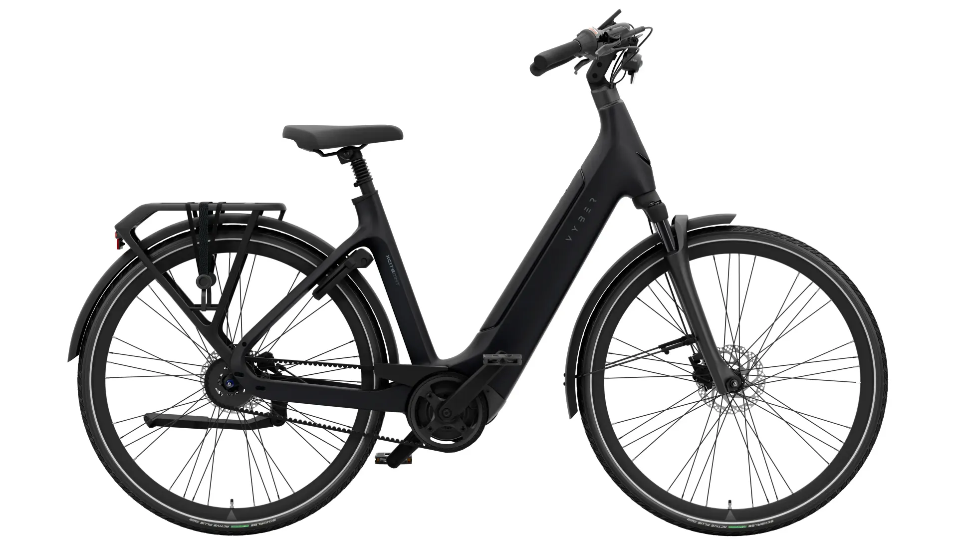 Zwarte elektrische fiets met spatborden en een bagagedrager.