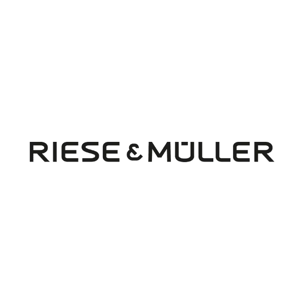 Riese & Müller-logo in zwarte tekst.