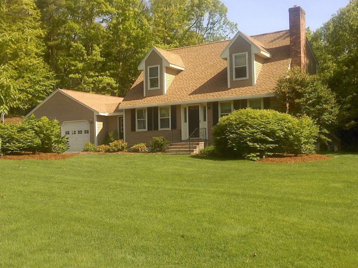 Brown Home With Nice Lawn - Merrimack, NH