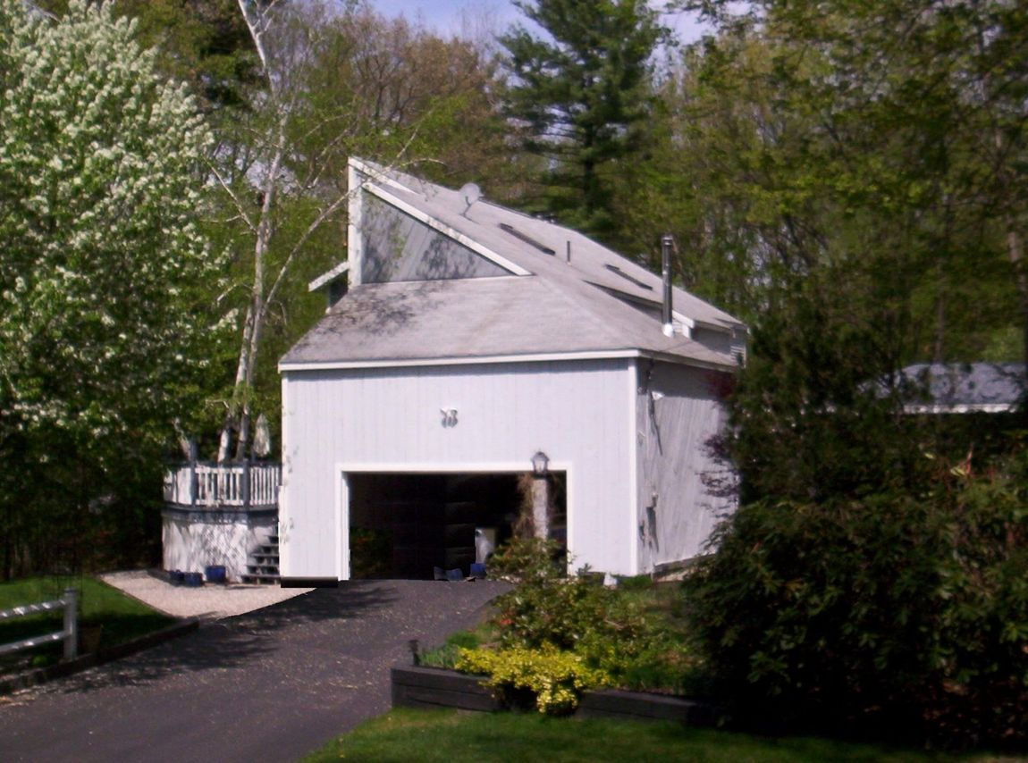 Home With Open Garage - Merrimack, NH