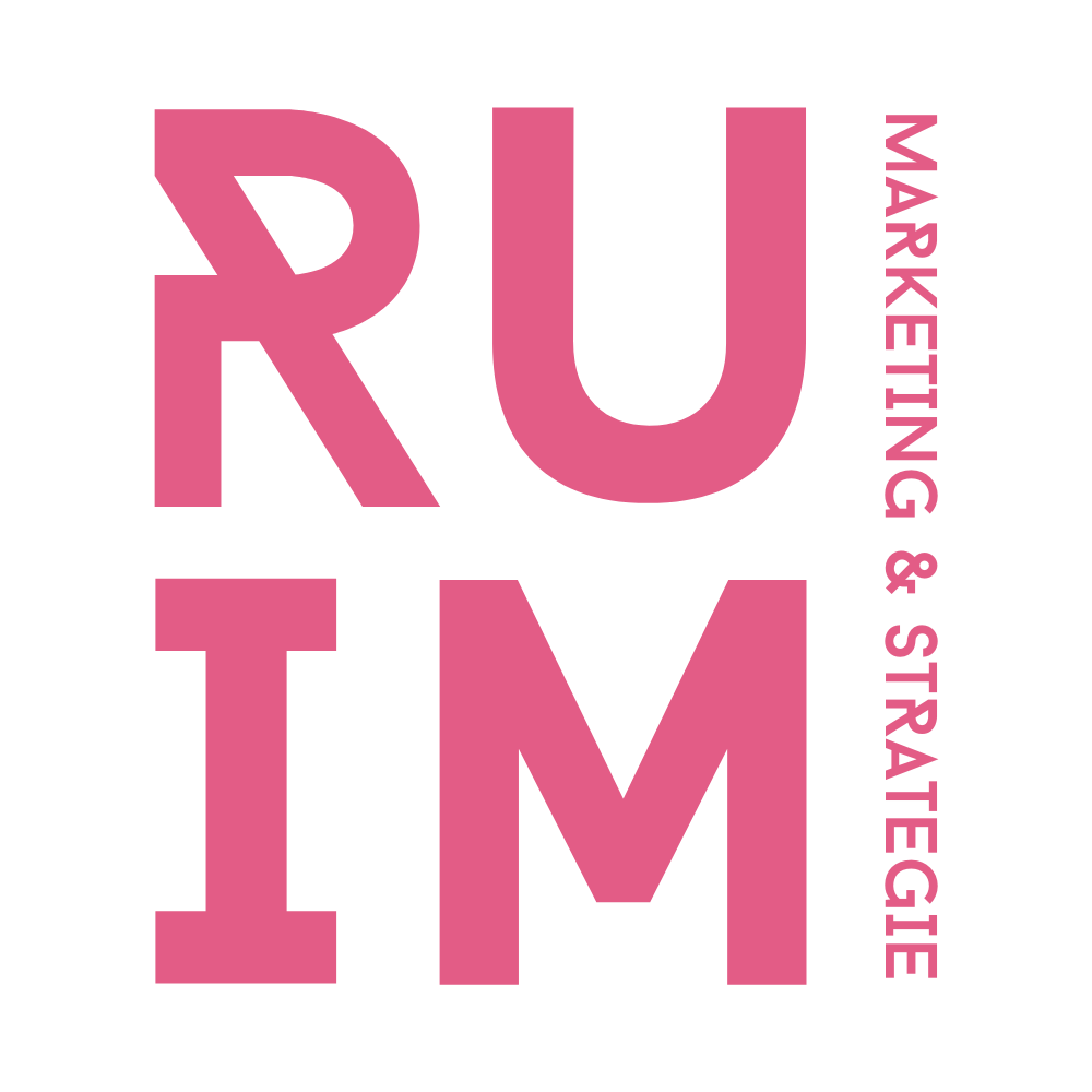 Een roze logo voor RUIM marketing & strategie