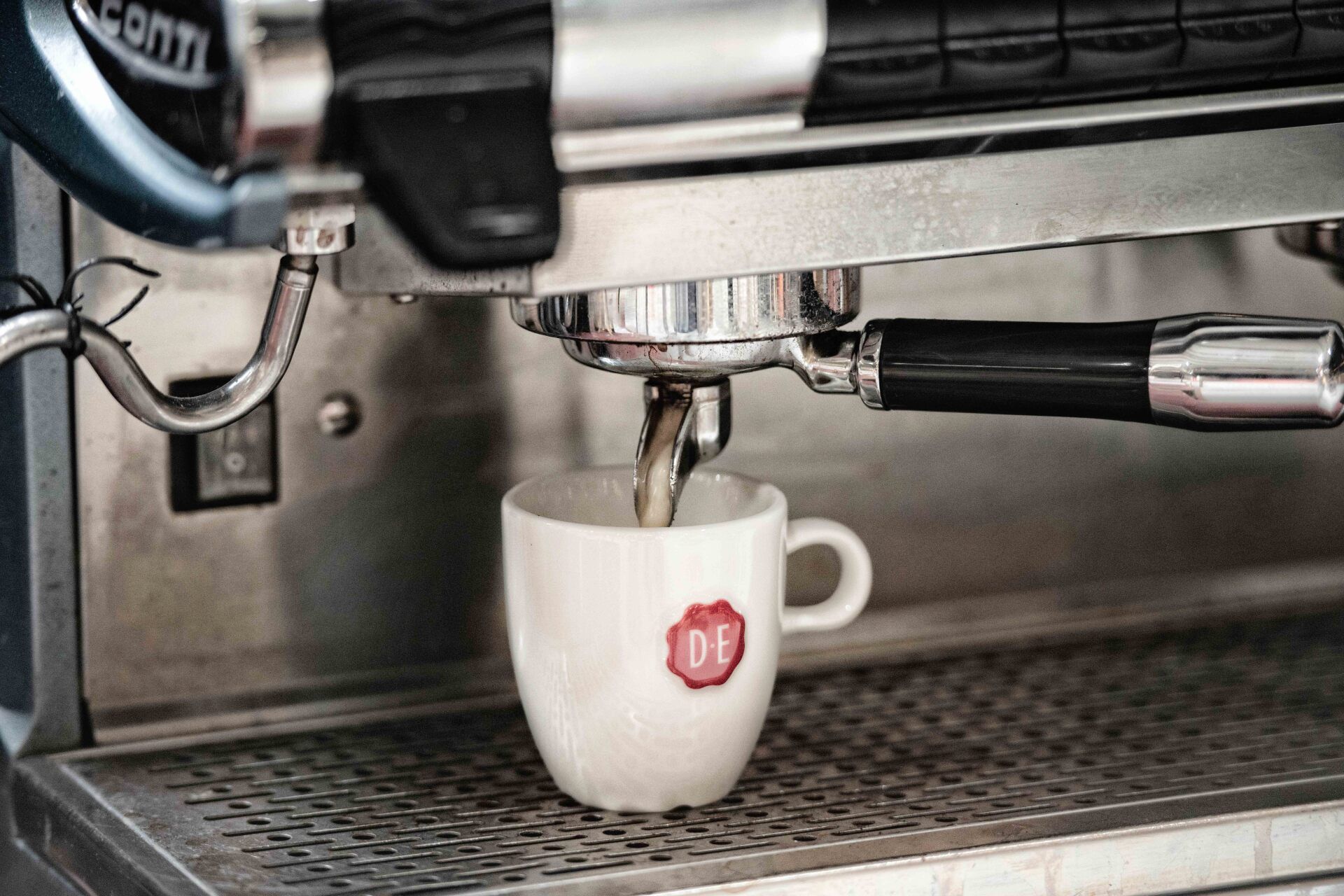 Heerlijke bonenkoffie tijdens het werk