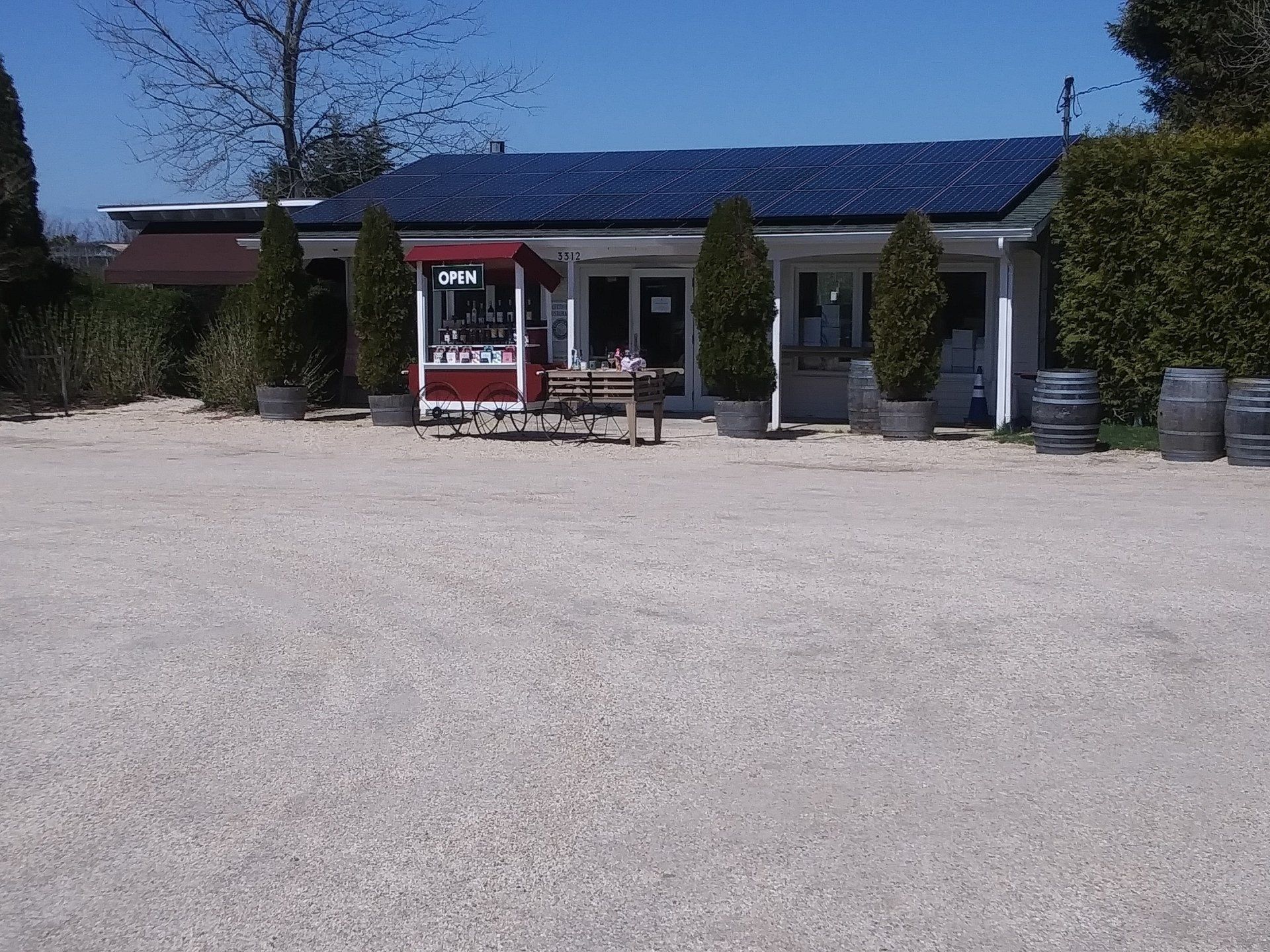 Wollfer Wine Stand for enjoying Glasses and Bottles without reservations on Long Island Hamptons.