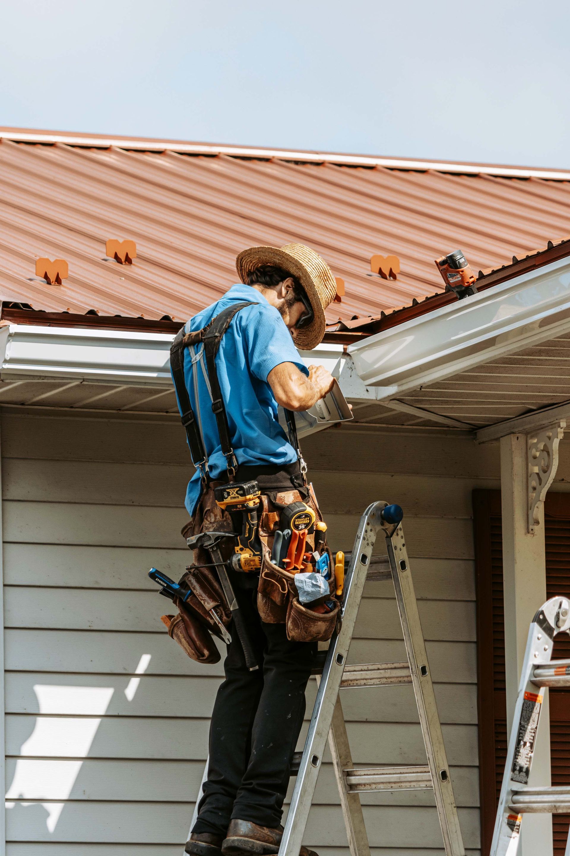 Central PA Gutter pros building custom gutters in central Pennsylvania 