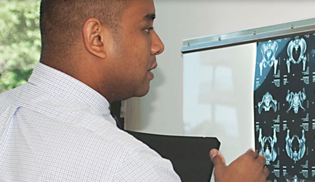 Dr David Agolley viewing Xrays | David Agolley Orthopaedic Surgeon