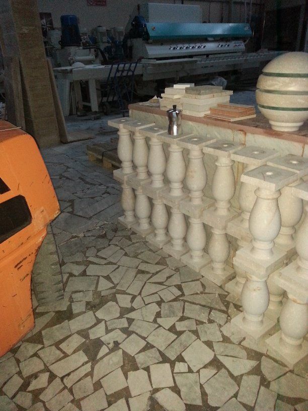 Decorazioni per balcone in marmo