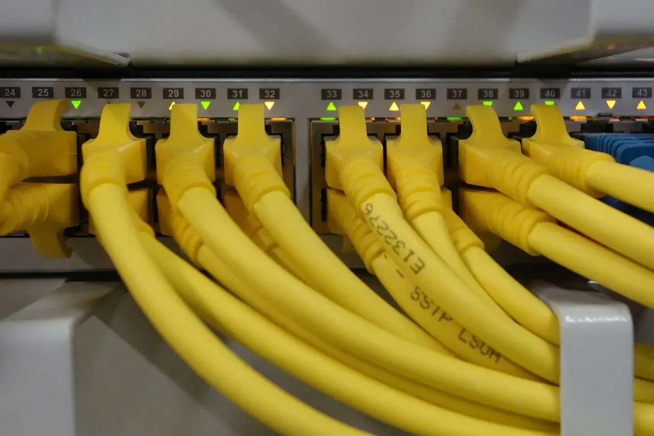 How Does Structured Cabling Differ from Traditional Cabling?