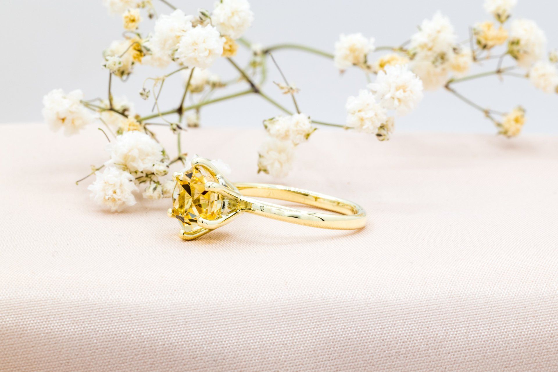Op maat gemaakte geelgoud verlovingsring met citrien van Atelier Straaljager